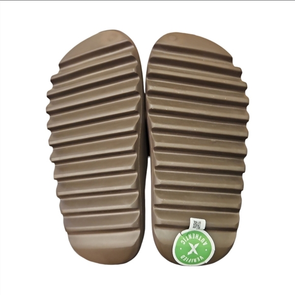 ADIDAS YEEZY | Rubber Slide Sandals in Dark Brown ~ Size US 8 NWOT - Picture 6 of 7